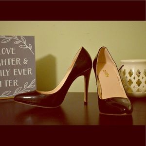 Simple Black with Gold Heels